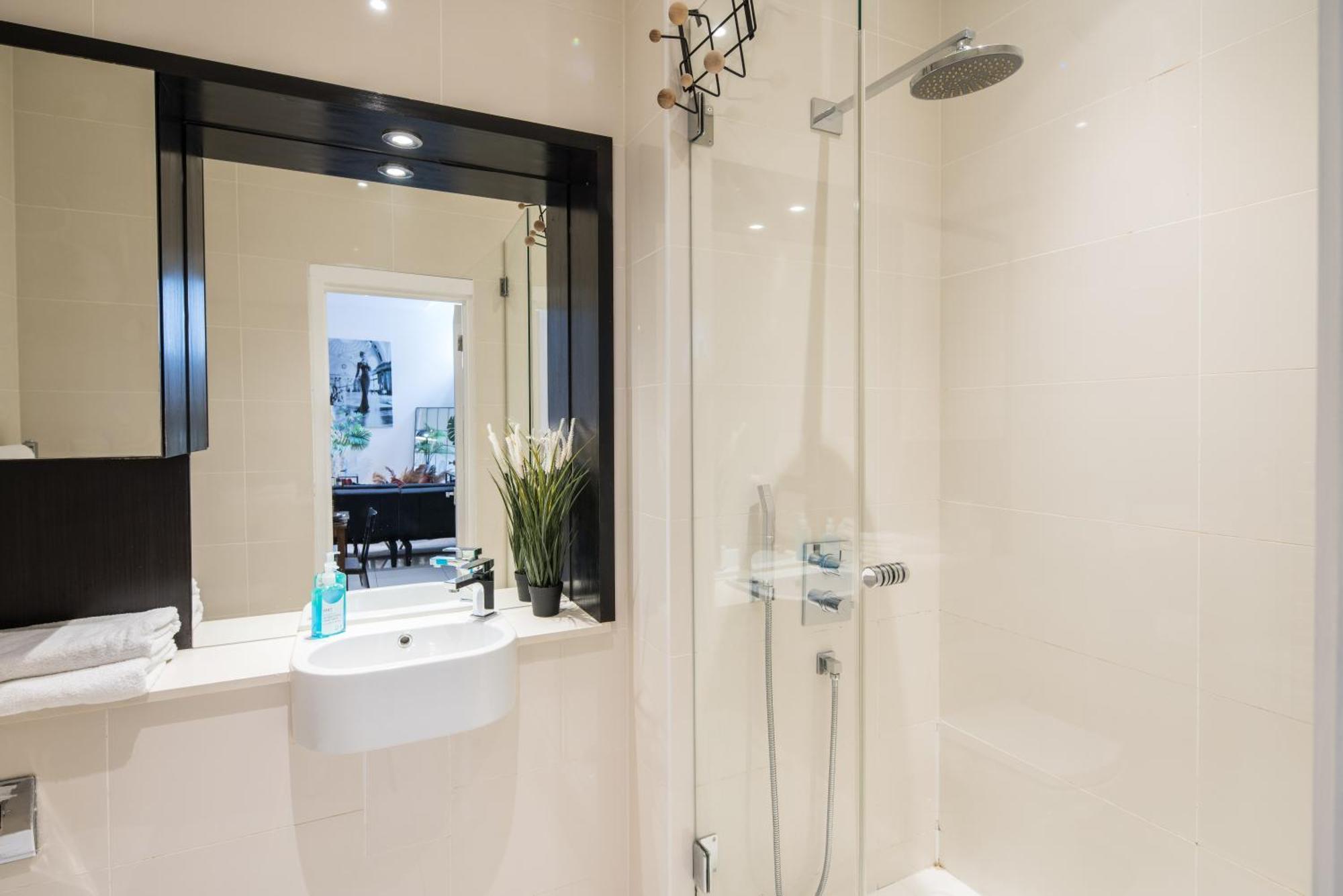 Al Central-Soho-Chinatown-Coventgarden-Cozy-Onebed Apartment Лондон Екстериор снимка
